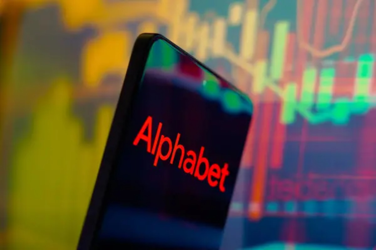 Alphabet Kicks Off September On Positive Note: Is GOOG Stock A Buy After 10% Slump?