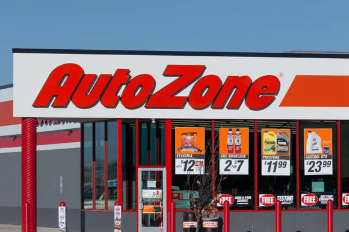 AutoZone Generates Strong Q4 Free Cash Flow - Is AZO Stock Too Cheap?