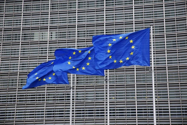 Renewed Pressure In Europe Helps Lift The Greenback