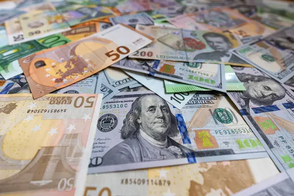 Could EUR/USD Head Down To 1.10 Handle?