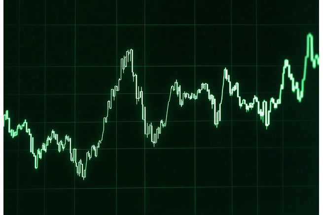 Hedge Fund Leverage Hits 48.6% As Retail Buys Tech: Who Is Right?