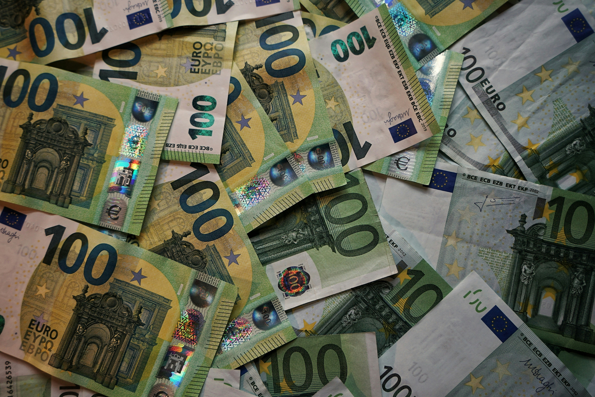 EURUSD Remains Bearish As Wave 5 Could Target The 1.11–1.10 Area