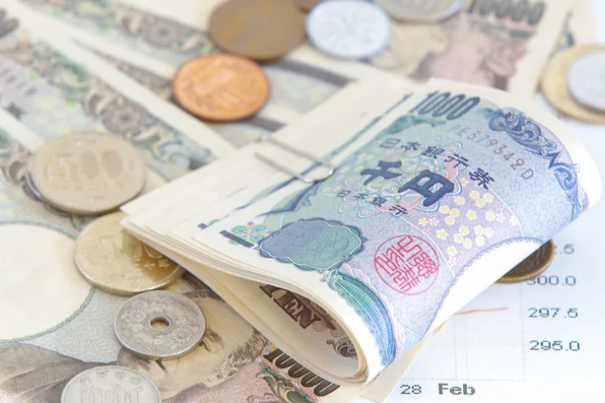 USD/JPY Forecast: US Dollar Rebounds Above 200-Day EMA As Treasury Debt Plan Weighs On Yields
