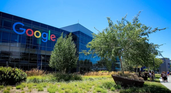 Alphabet's $9.11 EPS Was Mostly An Accounting Entry; The Real Story Is In The Cash Flow Statement