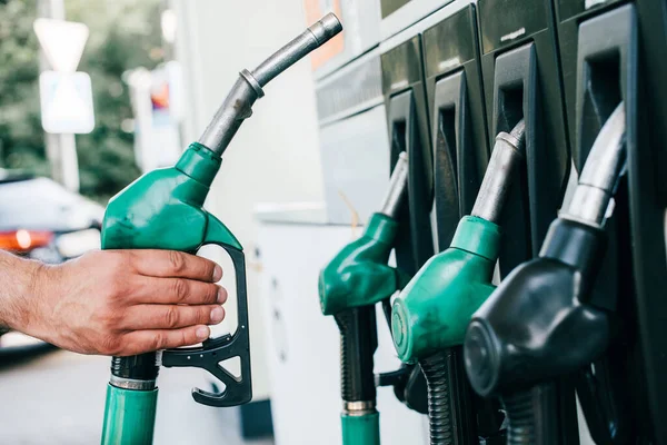 depositphotos_389956392-stock-photo-cropped-view-man-holding-fueling.jpg depositphotos_389956392-stock-photo-cropped-view-man-holding-fueling.jpg