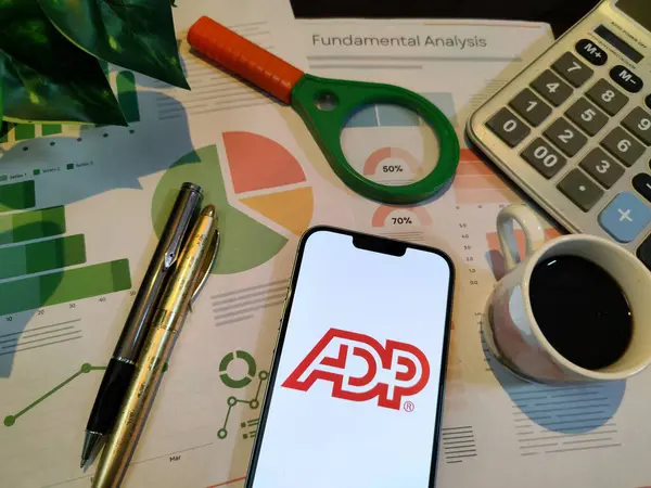 US Private Employers Add 122,000 Jobs In May, Beating Estimates, ADP Says