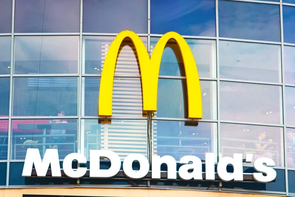 depositphotos_393279314-stock-photo-kyiv-ukraine-july-2020-mcdonald.jpg