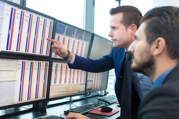 Stock Indices Came Under Heavy Selling Pressure Amid Growing Skepticism About AI Investments