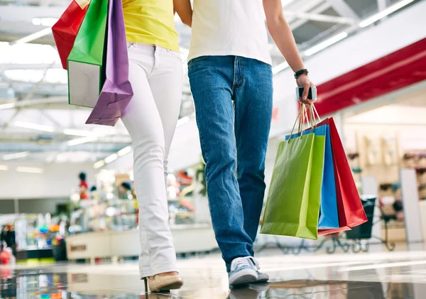 depositphotos_119456502-stock-photo-couple-with-shopping-bags.jpg depositphotos_119456502-stock-photo-couple-with-shopping-bags.jpg