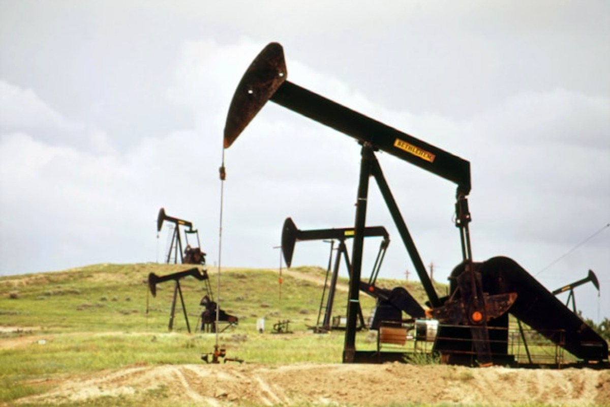 How To Profit When The Oil Market Splits