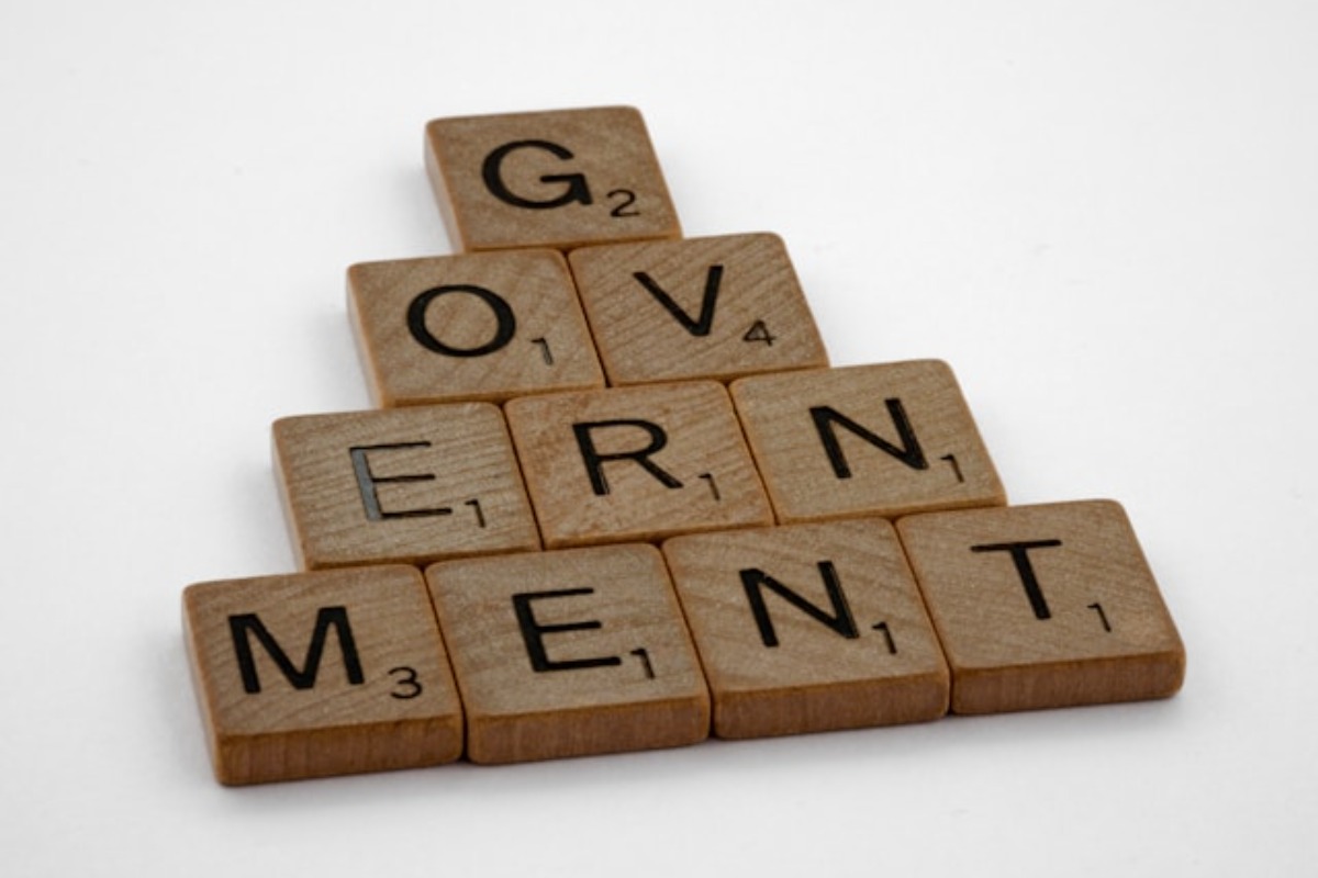 When Should Governments Invest?