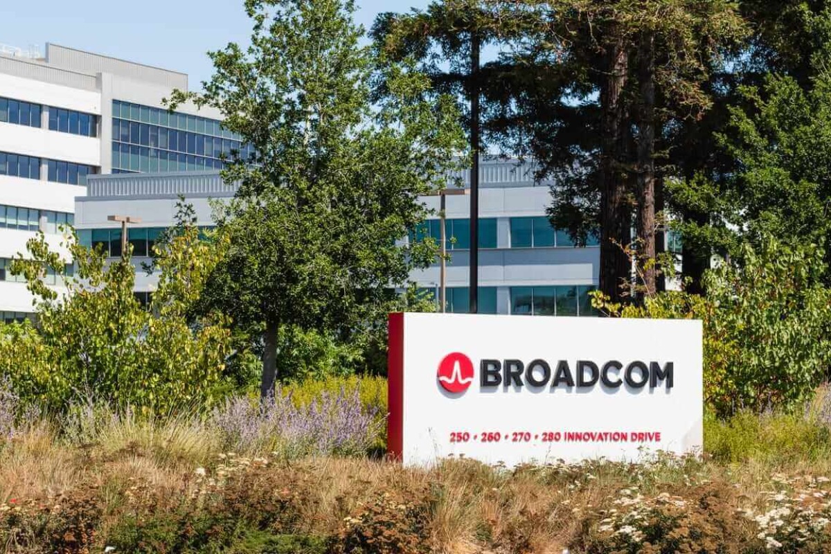 Analysts Keep Hiking Broadcom Price Targets, But AVGO Is Flat - Shorting AVGO Puts Is An Attractive Play