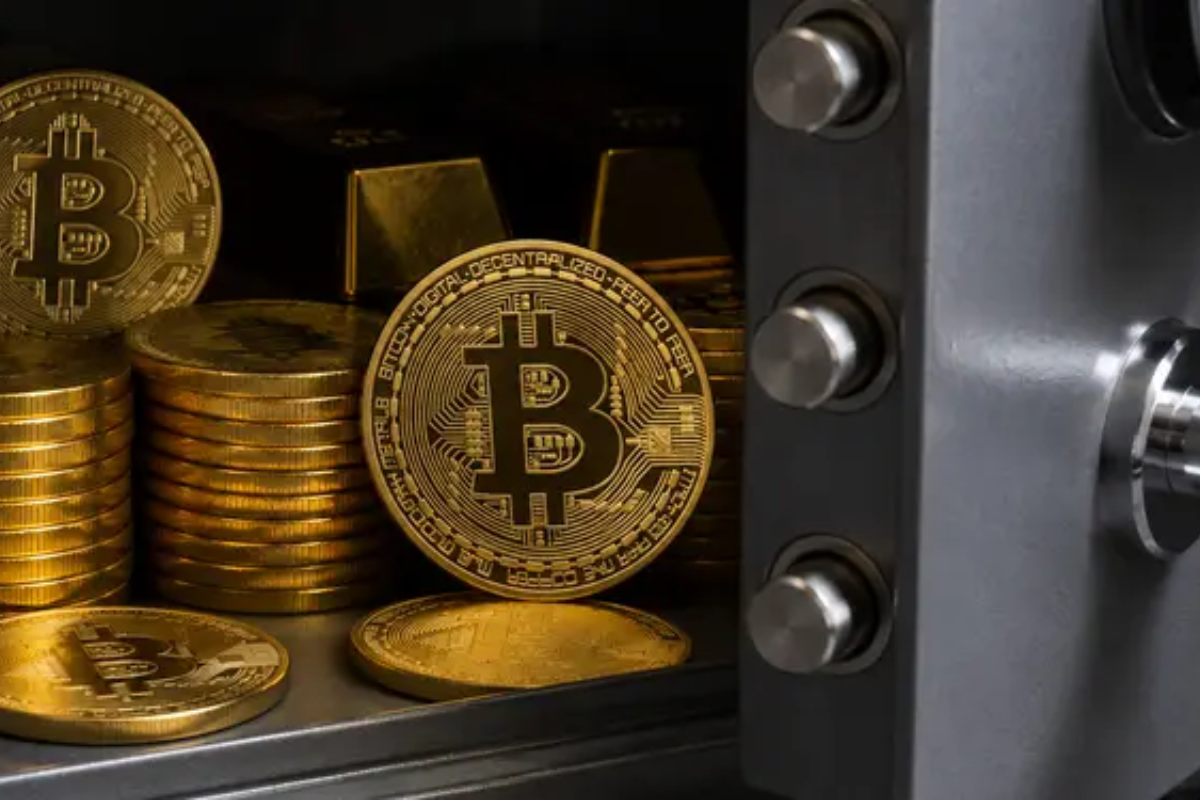 Bitcoin Breaches $72K: Why BTC Is Surging 6% Even As Wall Street Stumbles