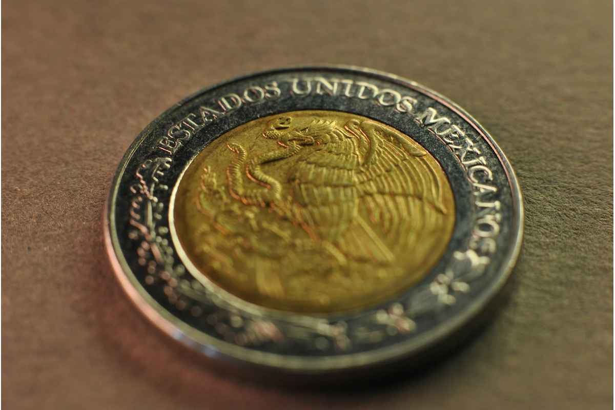 Mexican Peso Recovers But Faces Weekly Loss On Iran Risk