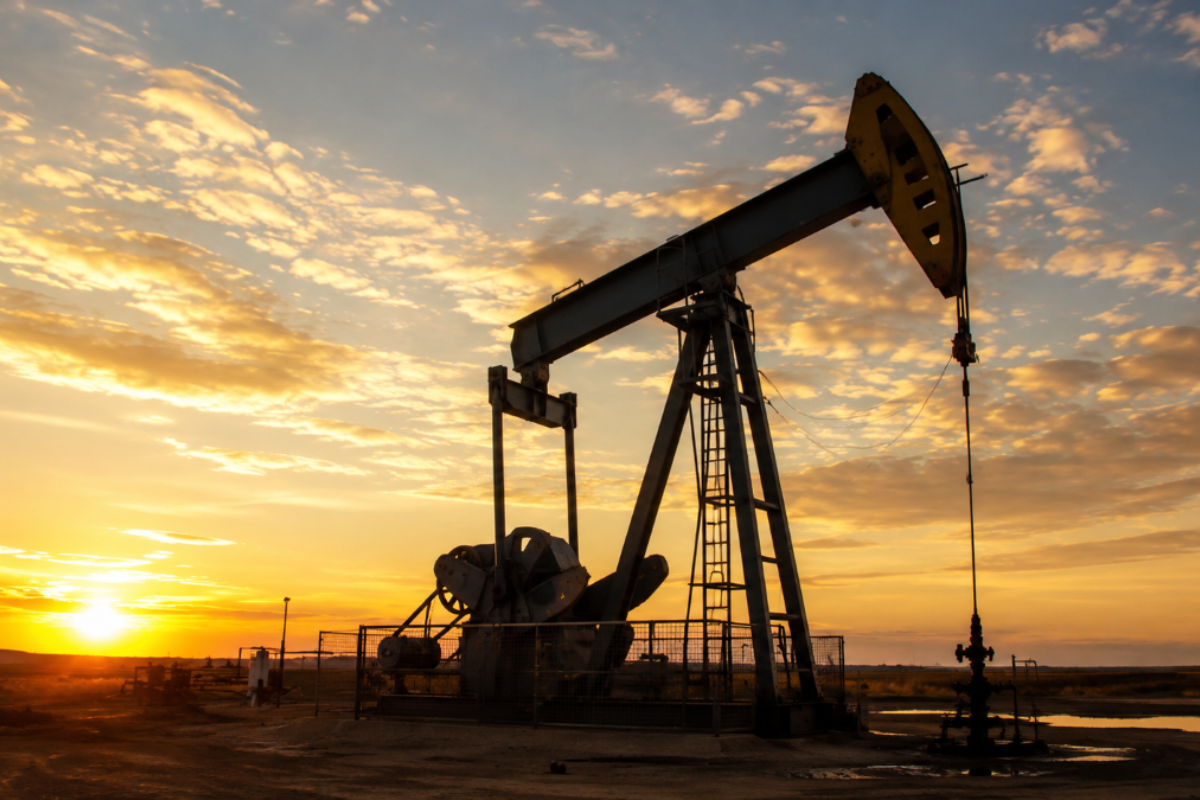 WTI Crude Oil Holds Near $100 Amid Middle East Risks