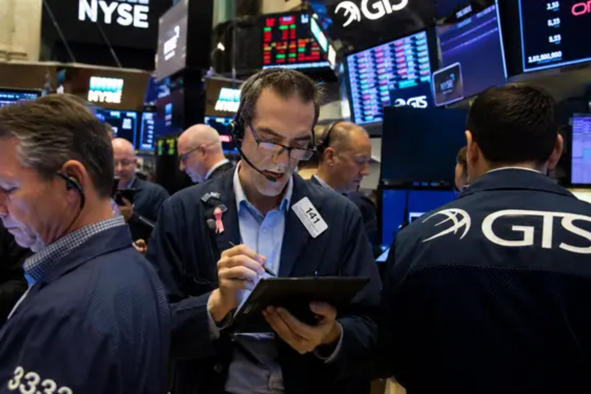 Dow Closes 270 Pts Lower As Strong Jobs Report Lifts September Fed Rate-Hike Bets
