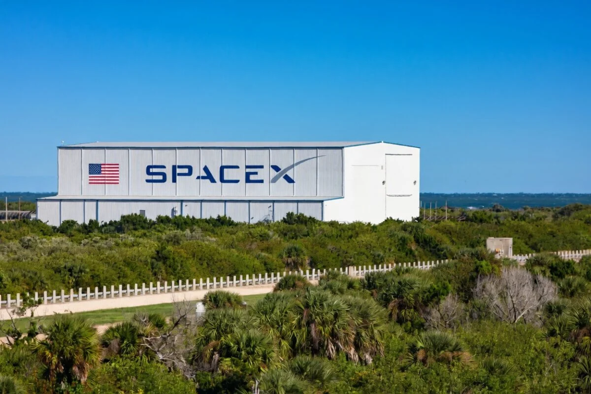 SpaceX Vs AST SpaceMobile: Which Space Stock Should Investors Actually Buy Right Now?