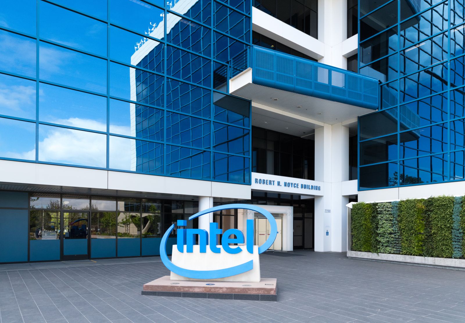 Even With Intel Corp Strong Q2 Results, Shorting INTC Puts Is Still The Best Play