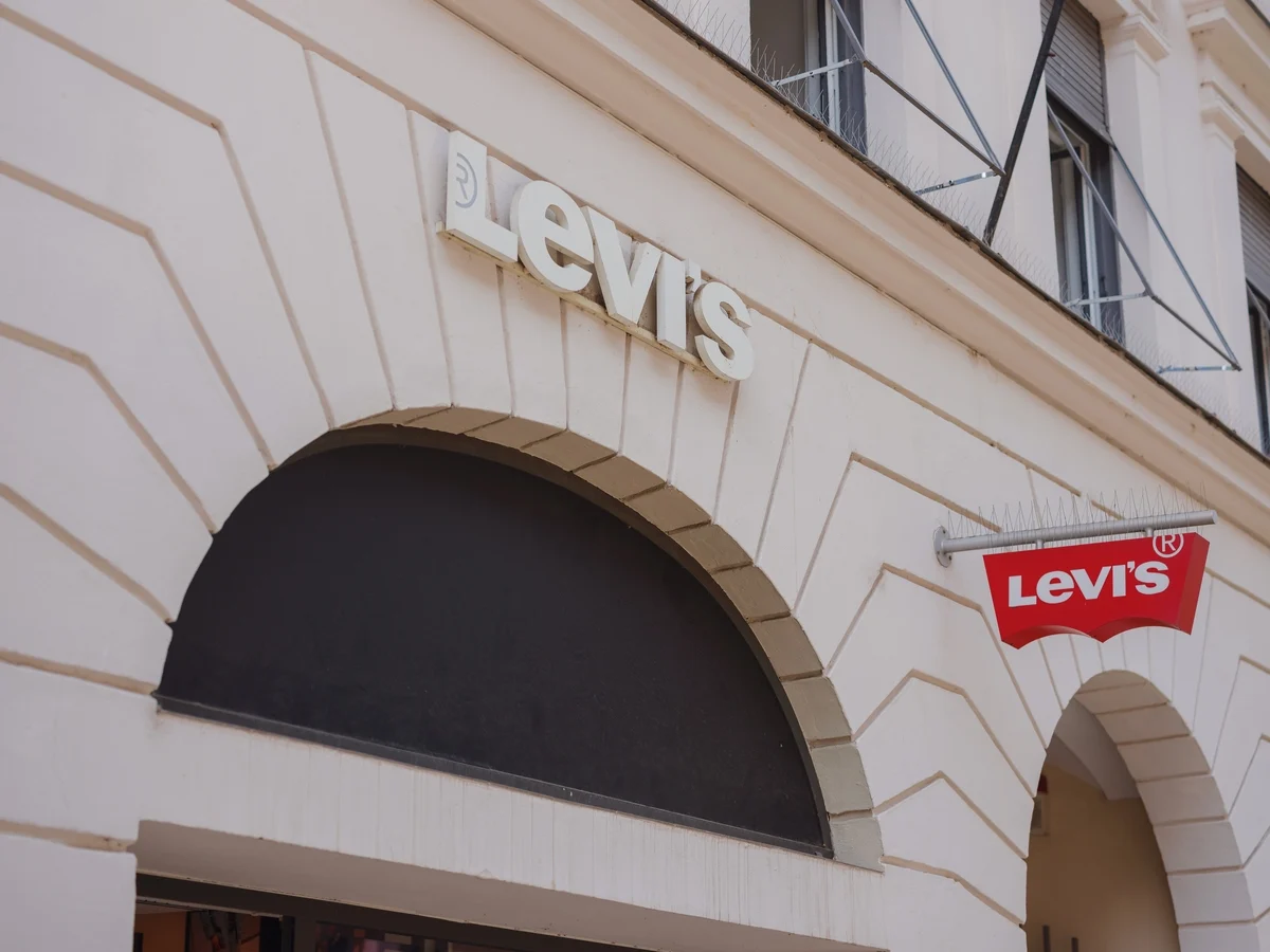 Levi Strauss Stock: Beat Earnings, Raised Guidance — So Why Is It Down?