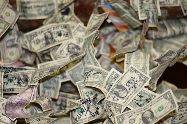 Collapsing Currencies