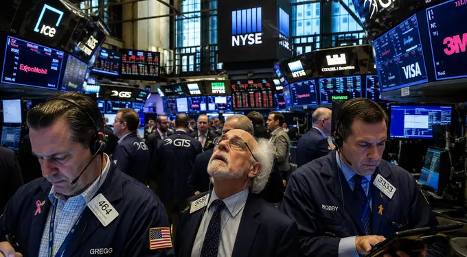 Evening Digest: Moonshot Causes AI Selloff, Apple Retakes Top Market Cap Crown