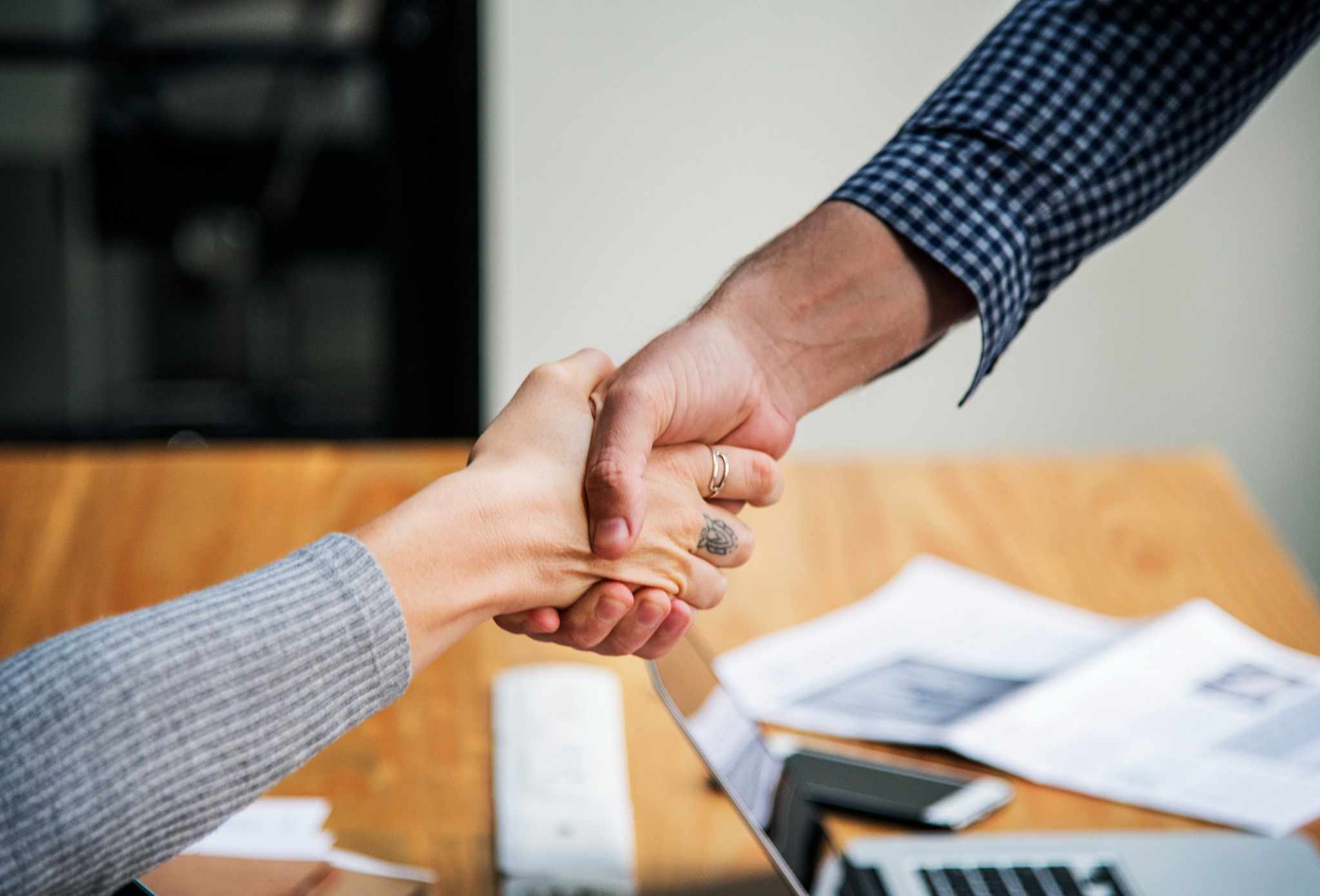 handshake_image_100kb.jpg handshake_image_100kb.jpg