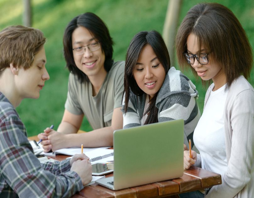 imresizer-imresizer-students_B2.jpg