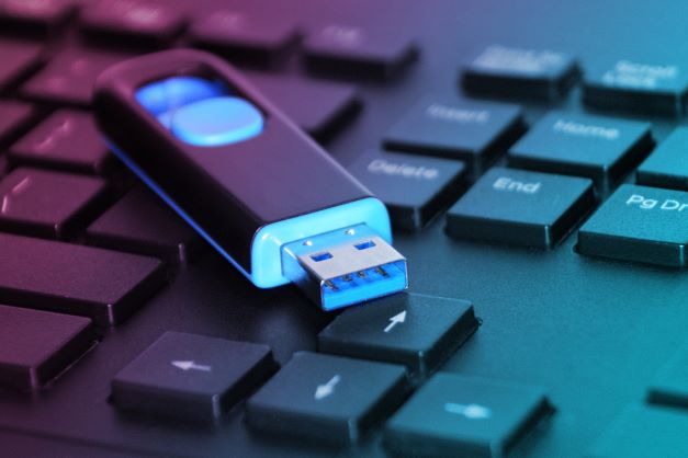 What Is a Flash Drive and How Do Flash Drives Work?