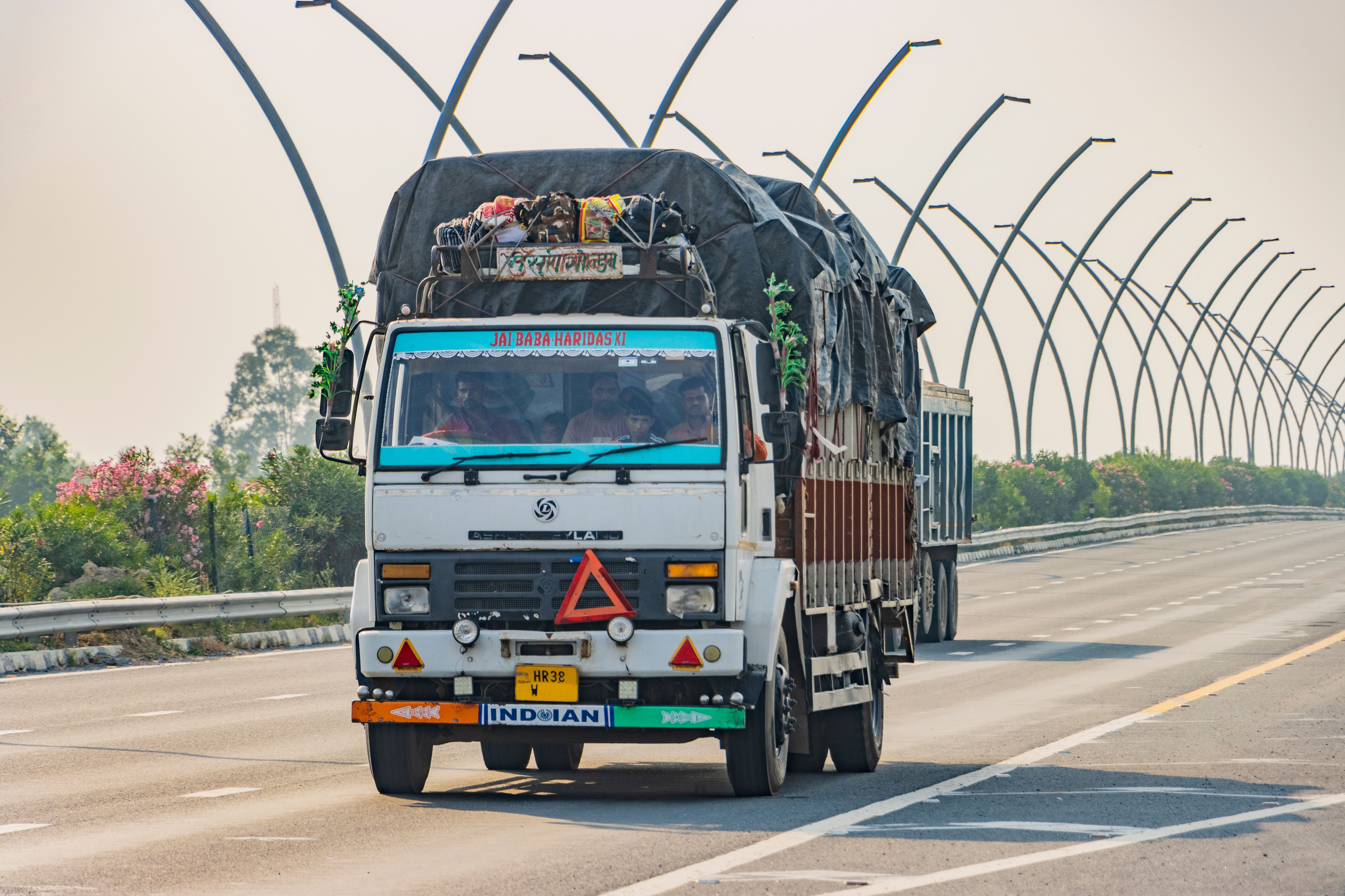 Delhi to mumbai transport services.jpg Delhi to mumbai transport services.jpg