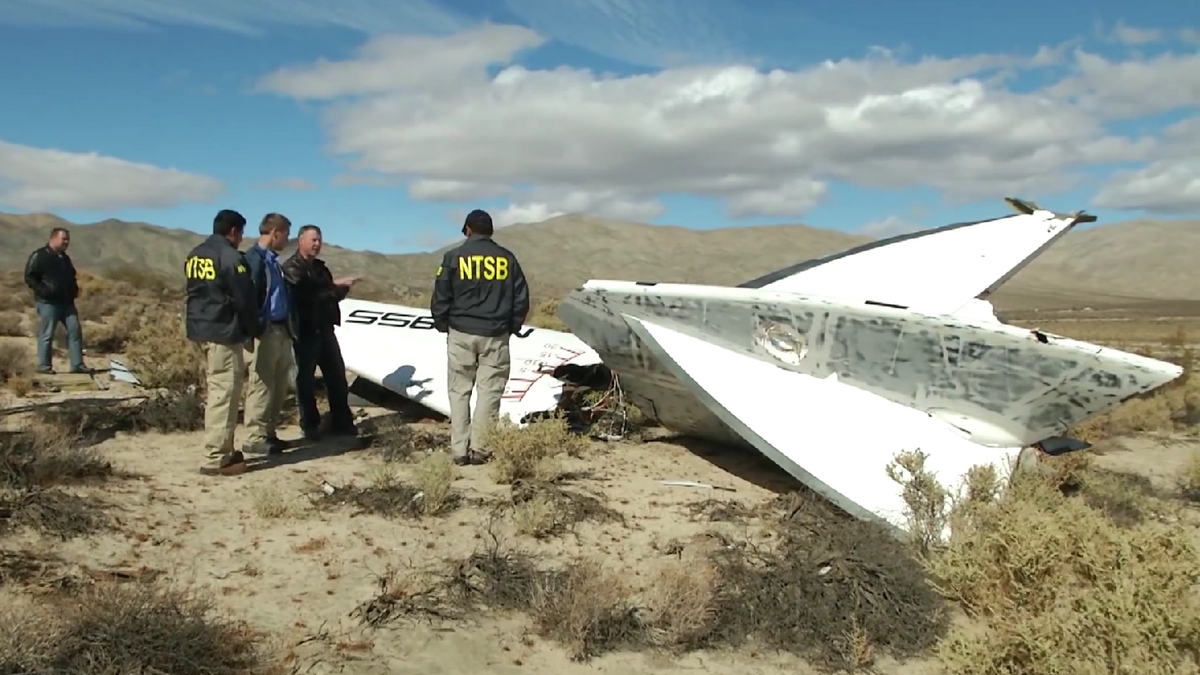 NTSB_Go-Team_inspects_a_tail_section_of_VSS_Enterprise.jpg NTSB_Go-Team_inspects_a_tail_section_of_VSS_Enterprise.jpg