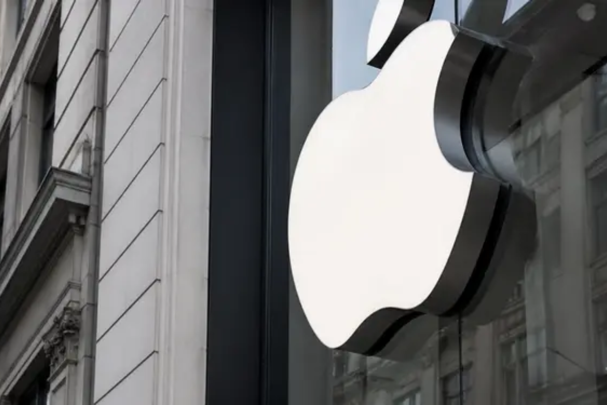 Apple Stock Falls 2% As Foldable iPhone Production Faces Supply Hurdles