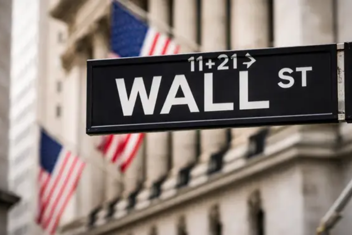 Dow Holds Weekly Gain As Warsh Inflation Warning Lifts Rate Hike Bets