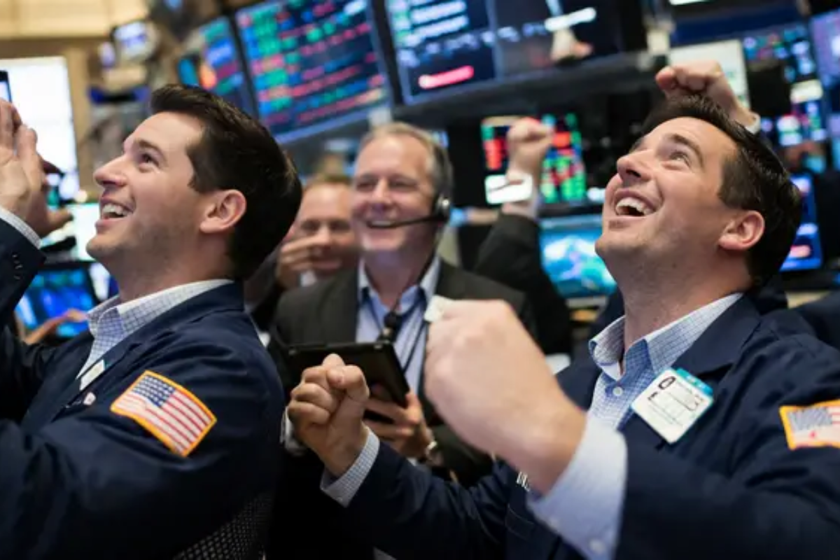Dow Rises 260 Points As Weak Jobs Data Lifts US Stocks