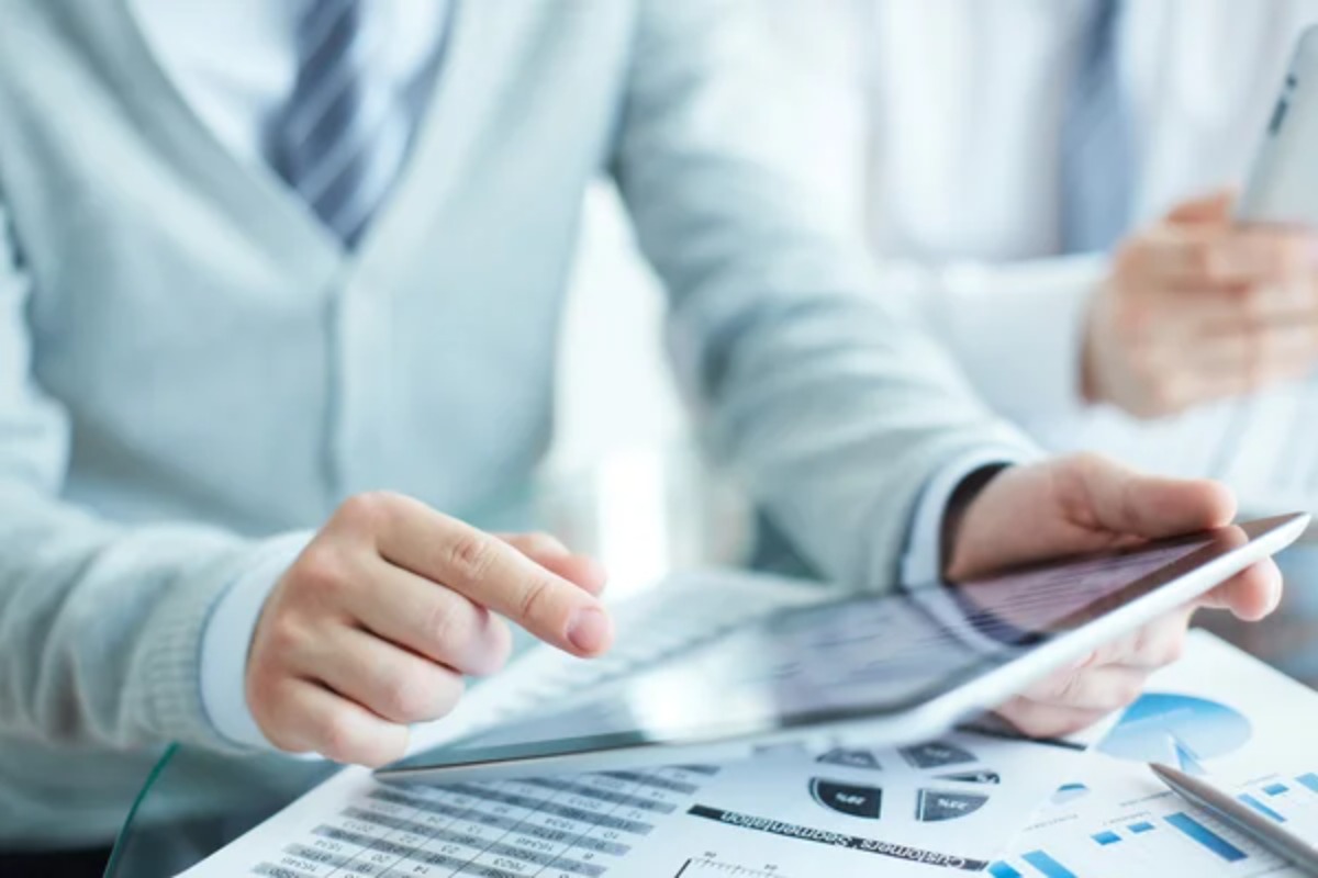 Portfolio Balance Vs. Loanable Funds: A Teaching Note
