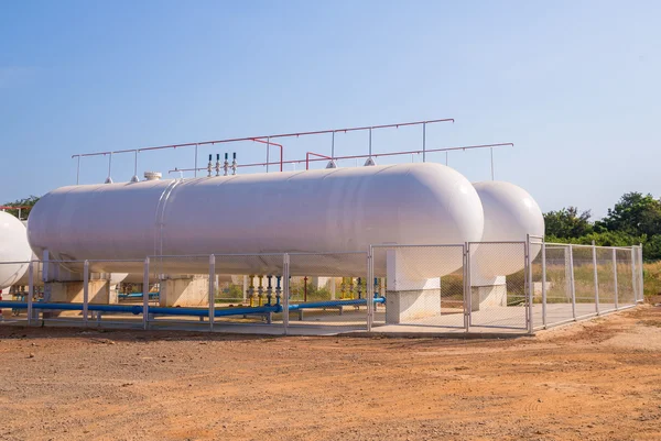 depositphotos_63593883-stock-photo-natural-gas-storage-tanks-in.jpg depositphotos_63593883-stock-photo-natural-gas-storage-tanks-in.jpg