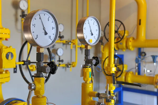 depositphotos_58354921-stock-photo-closeup-of-pressure-meter.jpg