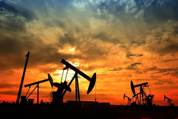 depositphotos_701556438-stock-photo-oil-pump-industrial-equipment.jpg