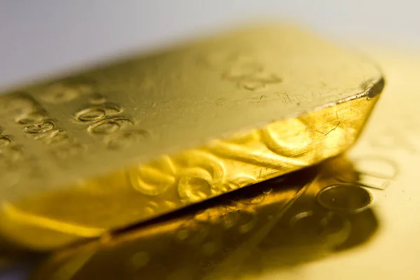 Gold Gains On Weekend News As Focus Turns To Fed