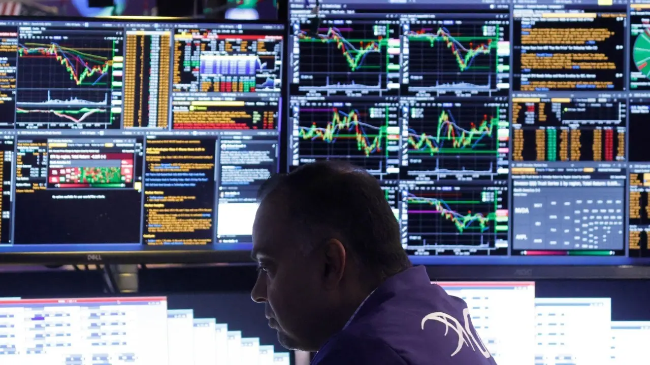 Rates Spark: Bonds Back To Hedging Market Risks