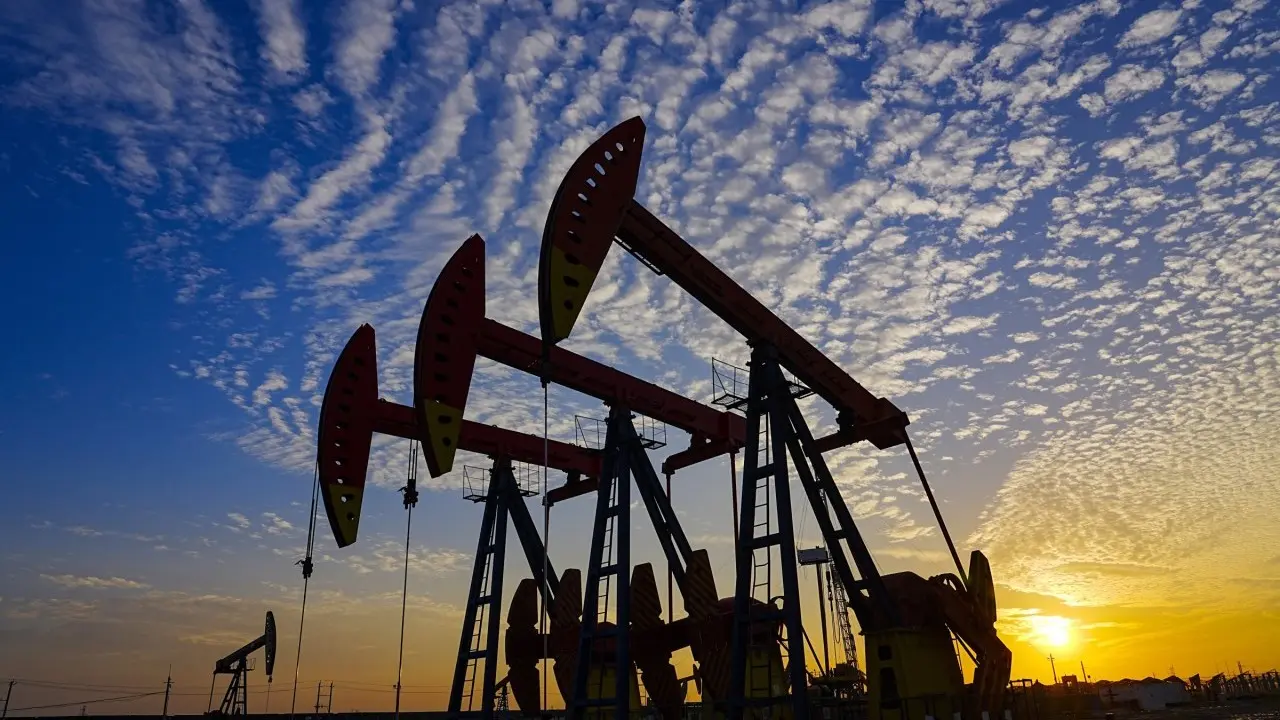 The Commodities Feed: Oil Under Pressure Amid Rebound In Middle East Flows