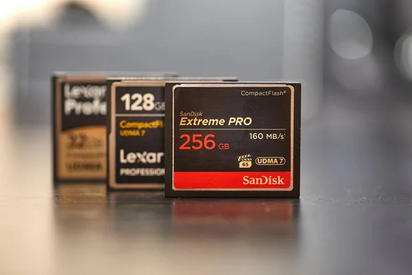 depositphotos_183740010-stock-photo-cf-memory-cards.jpg depositphotos_183740010-stock-photo-cf-memory-cards.jpg