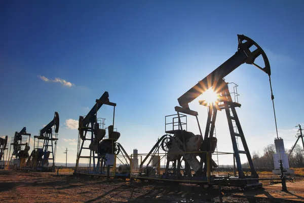 depositphotos_10049684-stock-photo-working-oil-pumps-silhouette.jpg