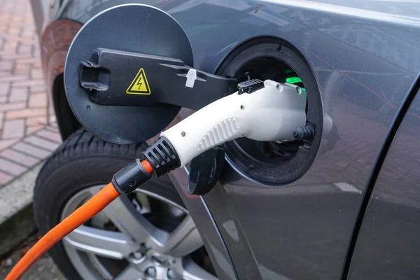 depositphotos_183320576-stock-photo-electric-vehicle-charging.jpg depositphotos_183320576-stock-photo-electric-vehicle-charging.jpg