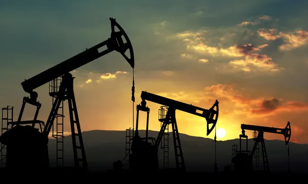 depositphotos_35612181-stock-photo-oil-extraction.jpg