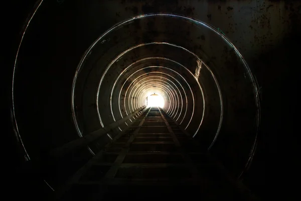 depositphotos_99276818-stock-photo-lighting-at-the-tunnel.jpg