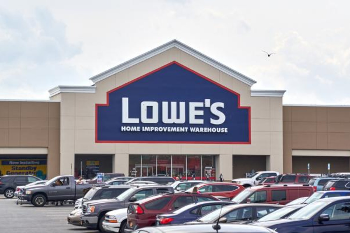 Lowe's Widens The Gap With Home Depot - In The Wrong Direction