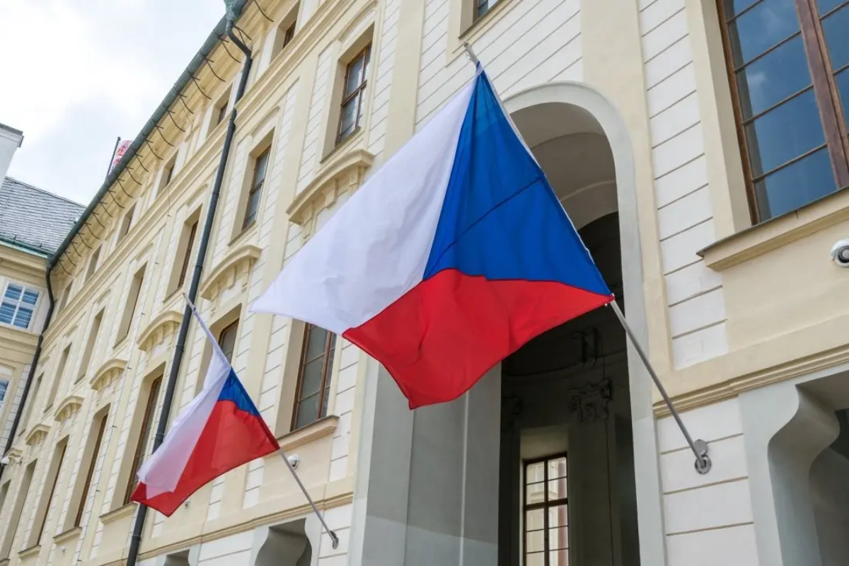 Czech 2027 Draft Budget: Higher Deficit Pressures Bonds, Raises Rate Hike Risk