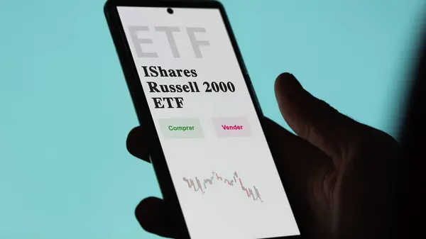 depositphotos_692464842-stock-photo-investor-analyzing-etf-fund-etf.jpg