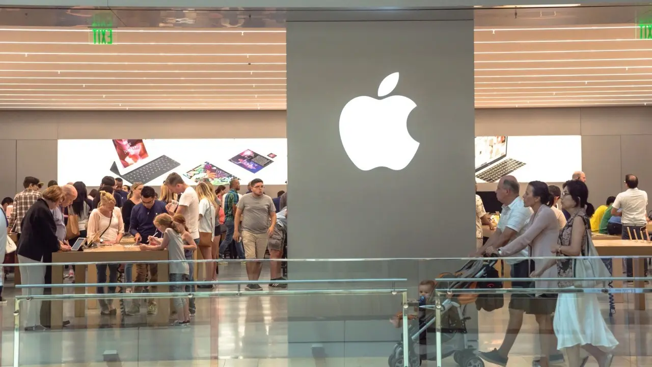 US Consumers Continue To Spend Despite Income Pressure