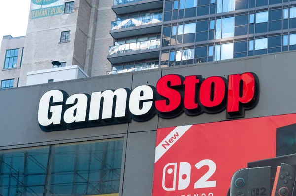 GameStop Promising Triangle Setup Nears Completion, Targeting New Highs